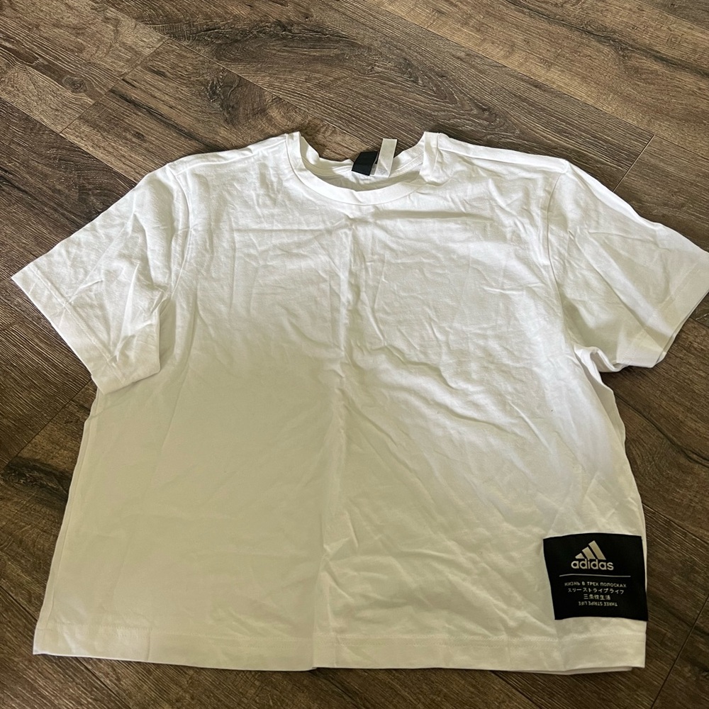 Women’s adidas cropped tshirt